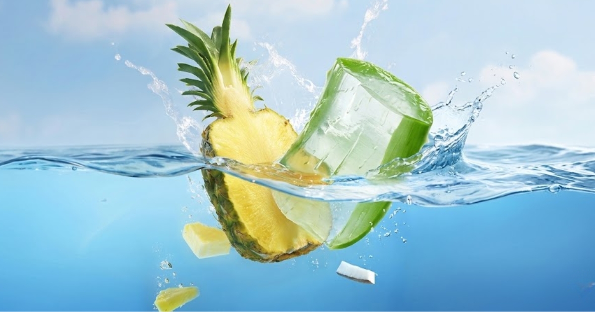 Aloe vera drink vs fruit juice comparison showing smooth fruit juice and aloe vera drink with real aloe pulp and unique texture